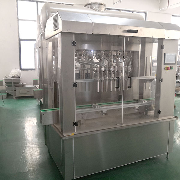 廚房調(diào)味品灌裝設(shè)備車間實(shí)拍