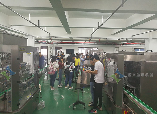 某高校學(xué)生到我廠實(shí)踐學(xué)習(xí)